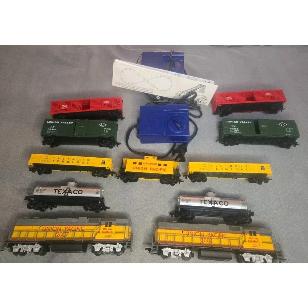 Life-Like HO Scale Train Lot Union Pacific GP38 Texaco Swift Atlas Manual 14pc